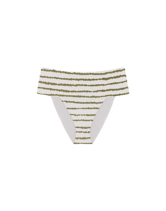Striped women swimwear with a classic pattern for a timeless beach lookJessica Hot Pant Bottom - Borea Striped women swimwear with a classic pattern for a timeless beach lookJessica Hot Pant Bottom - Borea