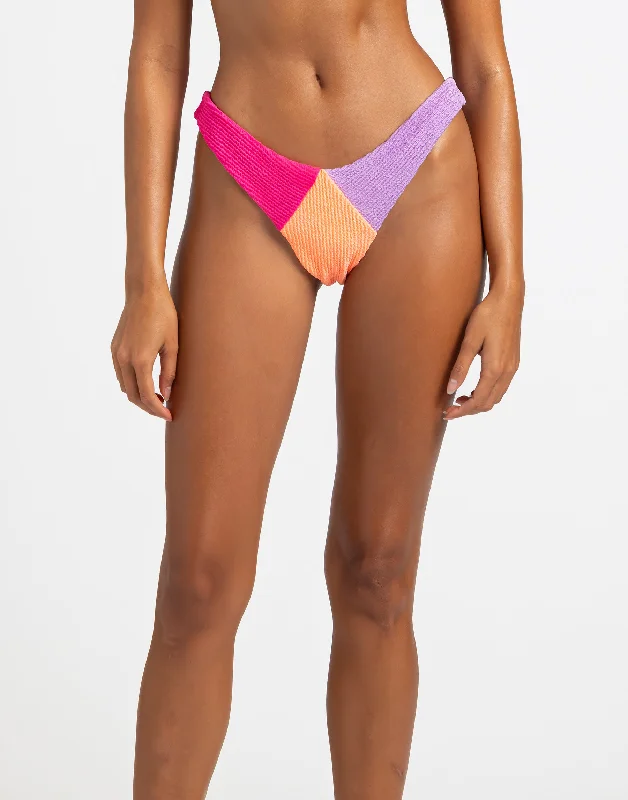 Ruched women swimwear with fabric gathers for a slimming effectPoppy Colorblack Tango by Summer Haus - Pink/Orange/Purple Ruched women swimwear with fabric gathers for a slimming effectPoppy Colorblack Tango by Summer Haus - Pink/Orange/Purple