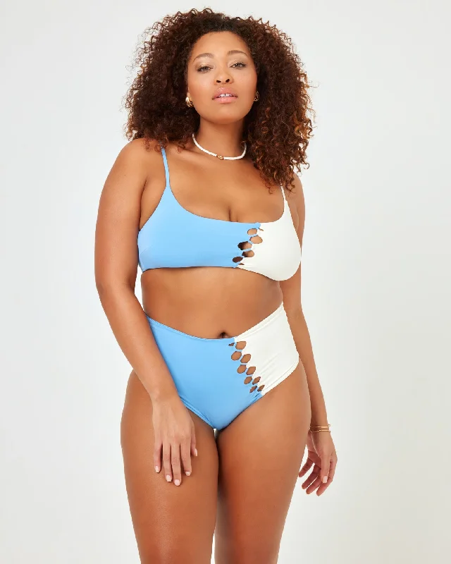Ruched women swimwear with fabric gathers for a slimming effectSolstice Bikini Top - Aura-Cream Ruched women swimwear with fabric gathers for a slimming effectSolstice Bikini Top - Aura-Cream