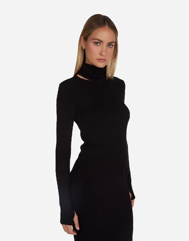 Striped Women Long Sleeve Top in a Timeless PatternStriped Women Long Sleeve Top in a Timeless PatternJarrett Black Striped Women Long Sleeve Top in a Timeless PatternStriped Women Long Sleeve Top in a Timeless PatternJarrett Black