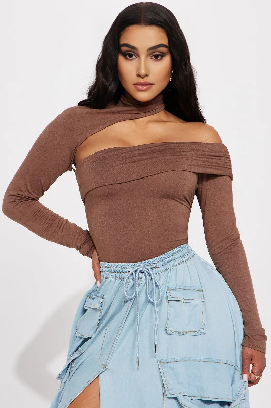 Cropped Women Long Sleeve Top to Pair with High - Waisted BottomsCropped Women Long Sleeve Top to Pair with High - Waisted BottomsRuched Cut Out Long-Sleeve Top Cropped Women Long Sleeve Top to Pair with High - Waisted BottomsCropped Women Long Sleeve Top to Pair with High - Waisted BottomsRuched Cut Out Long-Sleeve Top