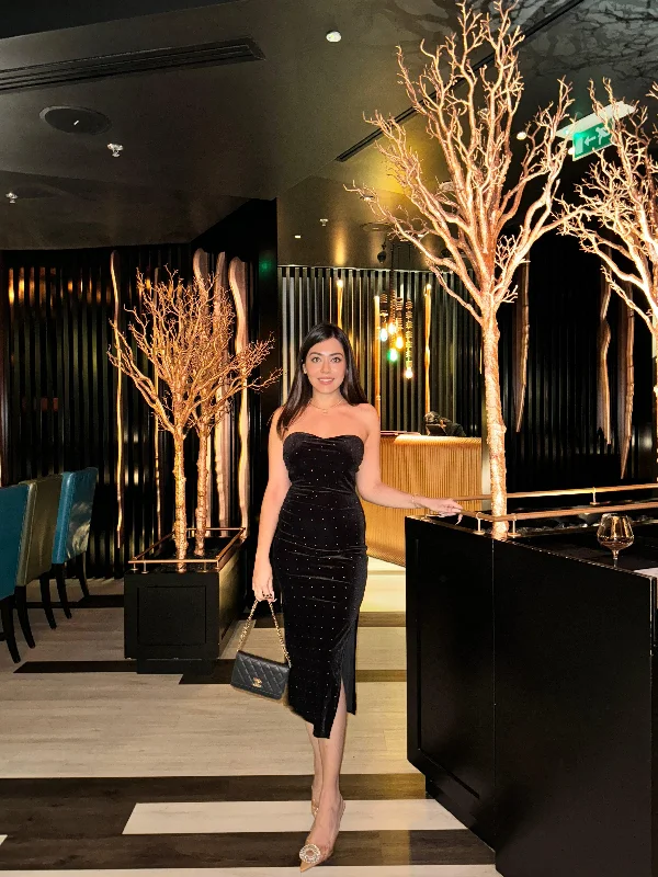 Midi dresses with ruffled sleeves for a more feminine and voluminous look Janette Luxe Midi Dress in Black Midi dresses with ruffled sleeves for a more feminine and voluminous look Janette Luxe Midi Dress in Black