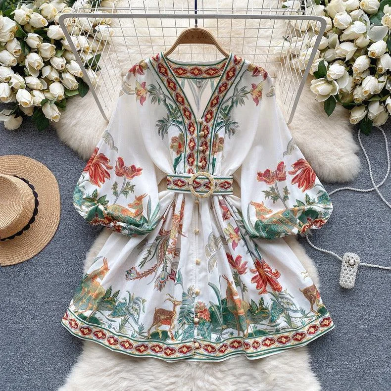 Midi dresses with printed lining for a hidden and stylish detail Tropical Vintage Dress with Belt Midi dresses with printed lining for a hidden and stylish detail Tropical Vintage Dress with Belt