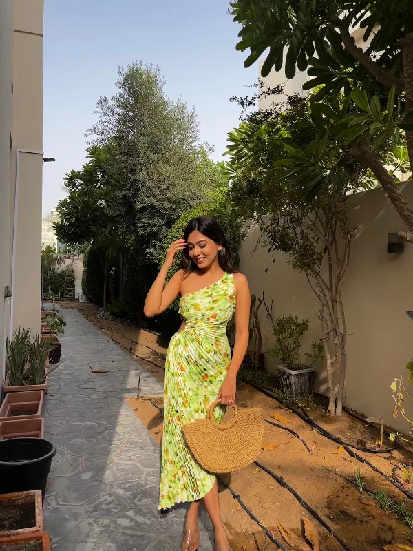 Sheath midi dresses with beaded embellishments for a formal occasion Madison Statement Floral Summer Dress Sheath midi dresses with beaded embellishments for a formal occasion Madison Statement Floral Summer Dress