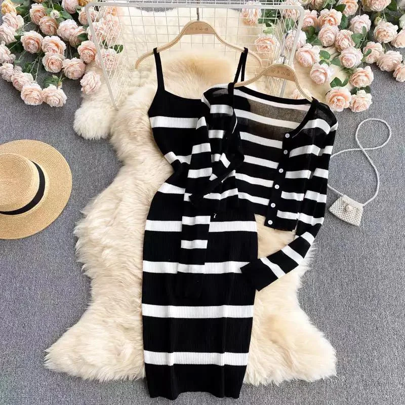 Midi dresses with ruffled bodices for a more pronounced feminine look Holic Dress and Cape Midi dresses with ruffled bodices for a more pronounced feminine look Holic Dress and Cape