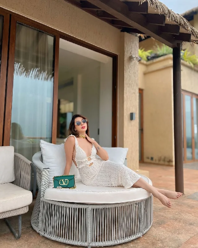 Midi dresses with one - shoulder designs for a modern and asymmetric style Redra Beach Maxi Dress in Beige Midi dresses with one - shoulder designs for a modern and asymmetric style Redra Beach Maxi Dress in Beige