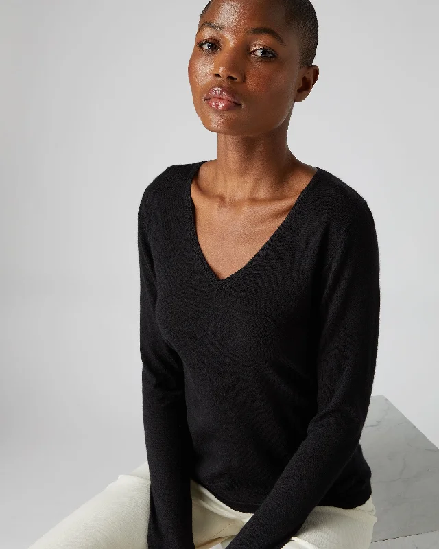 Color - Blocked Women Sweater for a Bold Fashion StatementWomen's Imogen Superfine Cashmere V Neck Sweater Black Color - Blocked Women Sweater for a Bold Fashion StatementWomen's Imogen Superfine Cashmere V Neck Sweater Black