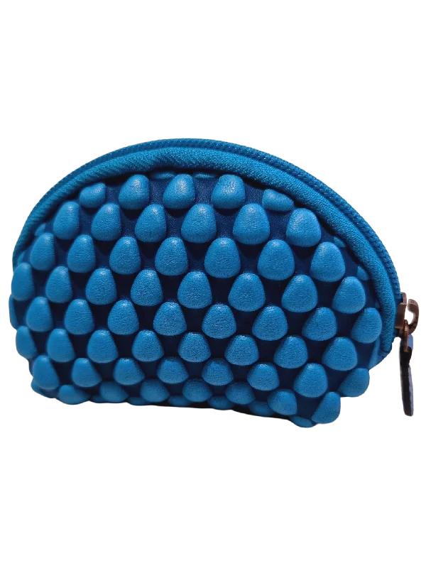 Hand - Knitted Women Sweater with Artisanal CharmTissa Fontaneda Bravarian Blue Half Moon Coin Purse Hand - Knitted Women Sweater with Artisanal CharmTissa Fontaneda Bravarian Blue Half Moon Coin Purse