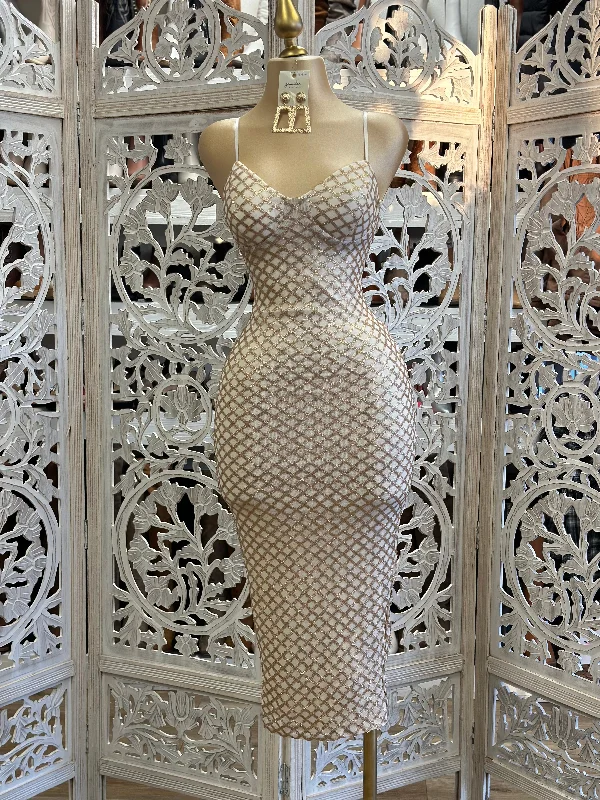 Off - the - Shoulder Women Dress for a Romantic and Feminine LookOff - the - Shoulder Women Dress for a Romantic and Feminine LookGlitter Net Design Midi Dress Off - the - Shoulder Women Dress for a Romantic and Feminine LookOff - the - Shoulder Women Dress for a Romantic and Feminine LookGlitter Net Design Midi Dress