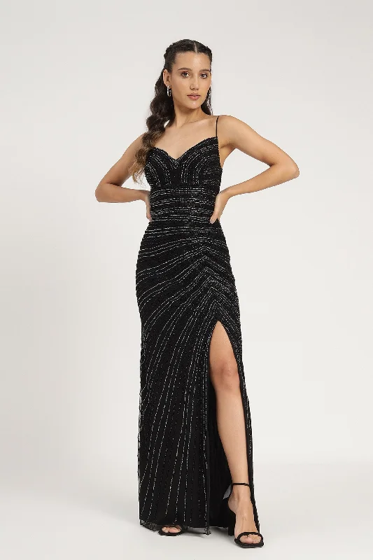 Backless Women Dress for a Sexy and Alluring Look at Evening EventsBackless Women Dress for a Sexy and Alluring Look at Evening EventsKimberly Embellished Maxi Dress in Black Backless Women Dress for a Sexy and Alluring Look at Evening EventsBackless Women Dress for a Sexy and Alluring Look at Evening EventsKimberly Embellished Maxi Dress in Black