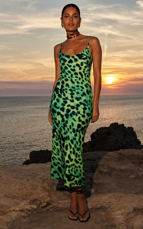 Shift Women Dress with a Simple and Classic Design for Everyday WearShift Women Dress with a Simple and Classic Design for Everyday WearSienna Midaxi Dress in Lime Leopard Shift Women Dress with a Simple and Classic Design for Everyday WearShift Women Dress with a Simple and Classic Design for Everyday WearSienna Midaxi Dress in Lime Leopard