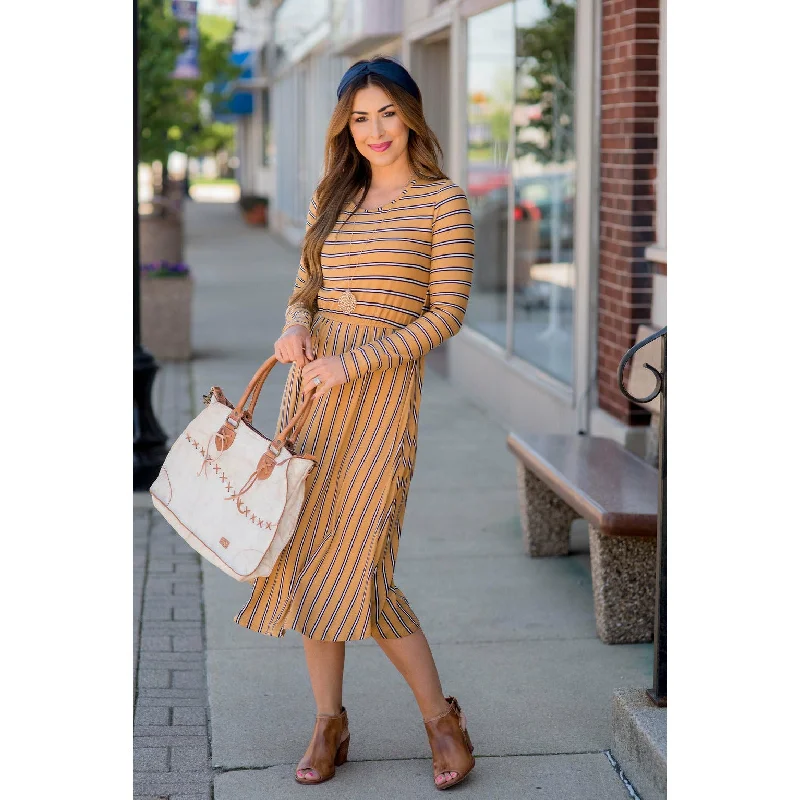 Long - Sleeve Women Dress in Velvet for a Luxurious Winter Look Long - Sleeve Women Dress in Velvet for a Luxurious Winter Look Striped Long Sleeve Midi Dress Long - Sleeve Women Dress in Velvet for a Luxurious Winter Look Long - Sleeve Women Dress in Velvet for a Luxurious Winter Look Striped Long Sleeve Midi Dress