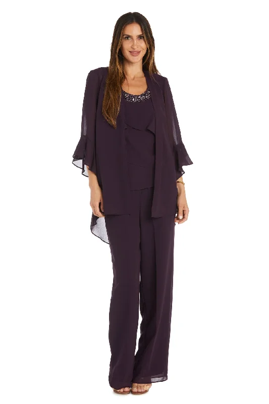 Maxi dresses with a ruffled neckline for a charming look Maxi dresses with a ruffled neckline for a charming look R&M Richards 9042 Plum 18 Sale Maxi dresses with a ruffled neckline for a charming look Maxi dresses with a ruffled neckline for a charming look R&M Richards 9042 Plum 18 Sale