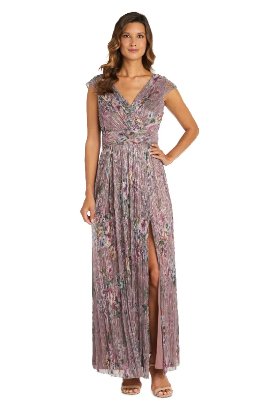 Maxi dresses with embroidered floral motifs for a unique design Maxi dresses with embroidered floral motifs for a unique design R&M Richards 9366P Rose 12P Sale Maxi dresses with embroidered floral motifs for a unique design Maxi dresses with embroidered floral motifs for a unique design R&M Richards 9366P Rose 12P Sale