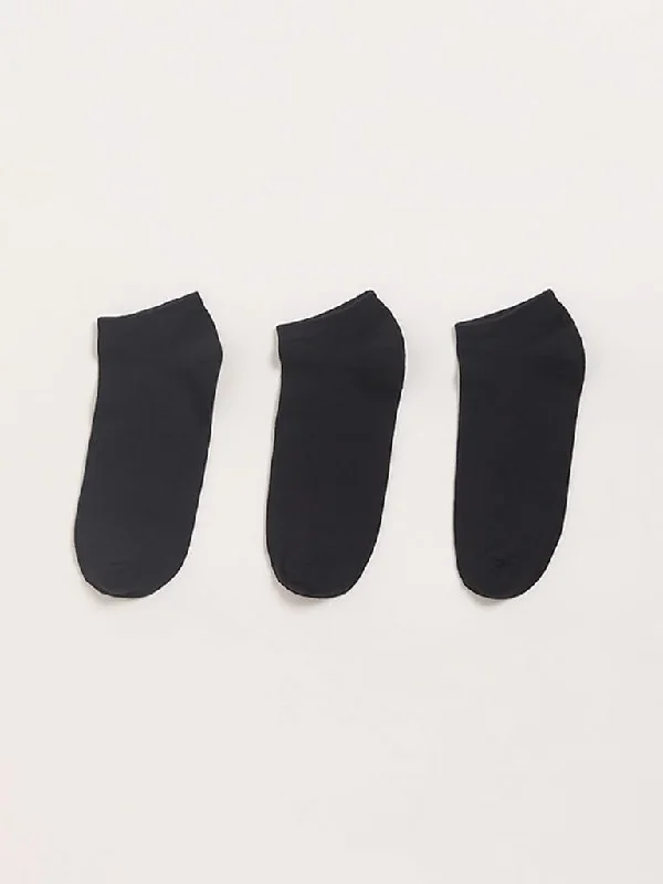 Embroidered Women Shorts with Intricate DesignsEmbroidered Women Shorts with Intricate DesignsWES Lounge Black Low Cut Cotton Blend Socks - Pack of 3 Embroidered Women Shorts with Intricate DesignsEmbroidered Women Shorts with Intricate DesignsWES Lounge Black Low Cut Cotton Blend Socks - Pack of 3