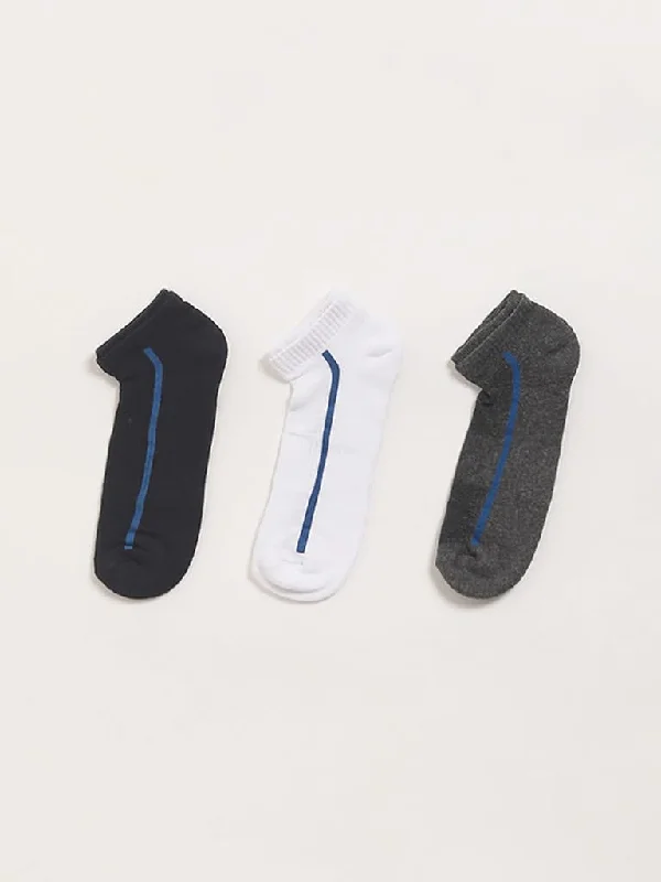 Elastic Waist Women Shorts for Easy Wear and ComfortElastic Waist Women Shorts for Easy Wear and ComfortWES Lounge Grey Cotton Blend Trainer Socks - Pack of 3 Elastic Waist Women Shorts for Easy Wear and ComfortElastic Waist Women Shorts for Easy Wear and ComfortWES Lounge Grey Cotton Blend Trainer Socks - Pack of 3