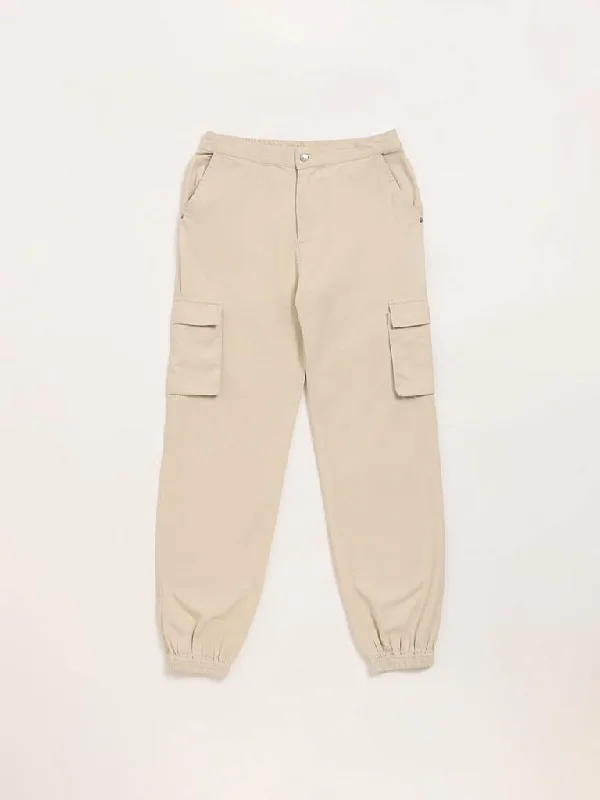 Embroidered Women Shorts with Intricate DesignsEmbroidered Women Shorts with Intricate DesignsY&F Kids Beige Cargo Joggers Embroidered Women Shorts with Intricate DesignsEmbroidered Women Shorts with Intricate DesignsY&F Kids Beige Cargo Joggers