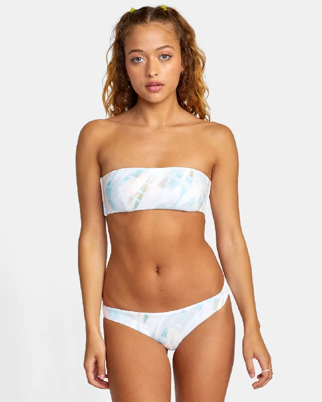 Striped women swimwear with a classic pattern for a timeless beach lookDye Dream Bandeau Bikini Top - Multi Striped women swimwear with a classic pattern for a timeless beach lookDye Dream Bandeau Bikini Top - Multi