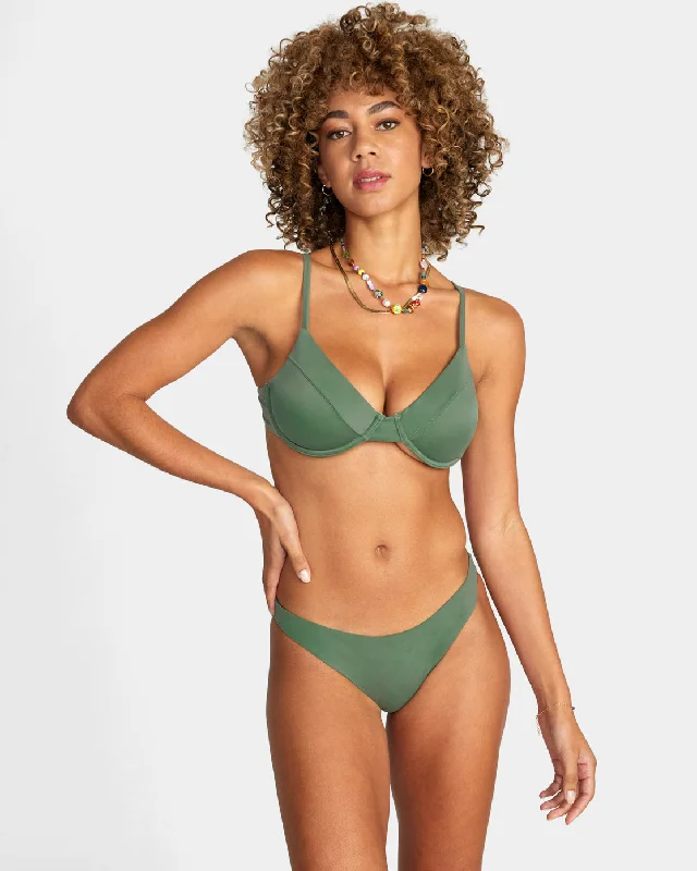 High - waisted women swimwear for a retro and flattering lookSolid Underwire D-Cup Bikini Top - Palm High - waisted women swimwear for a retro and flattering lookSolid Underwire D-Cup Bikini Top - Palm