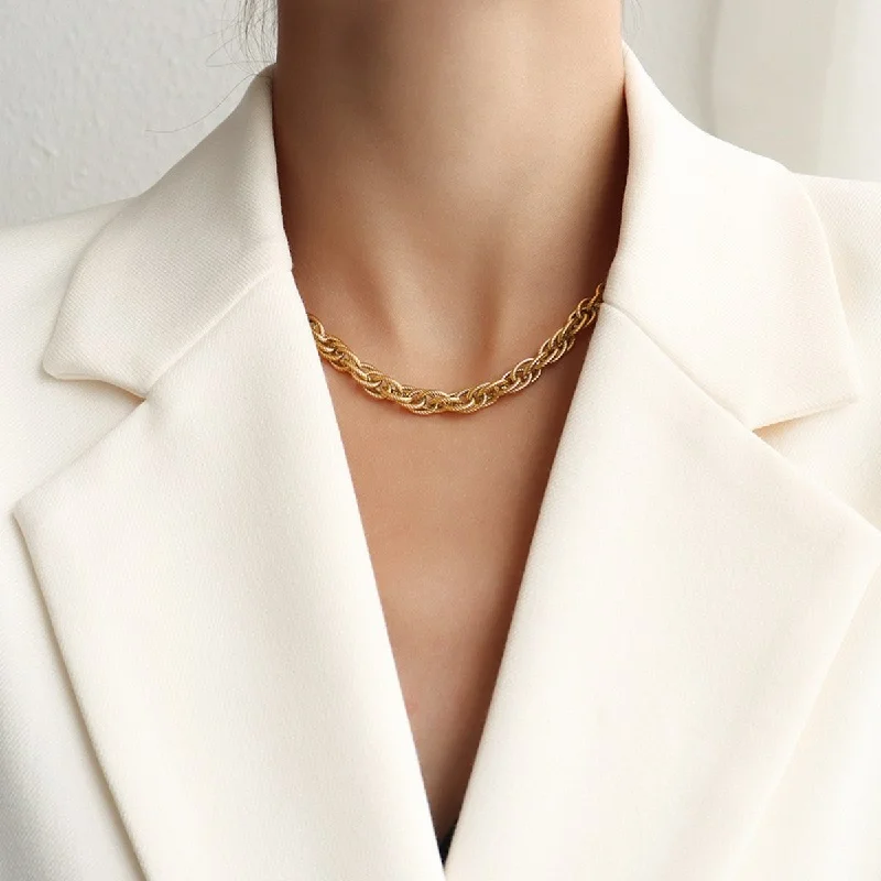 Metallic Bodysuits for a Glitzy and Glamorous Night OutTitanium Steel Chain Necklace