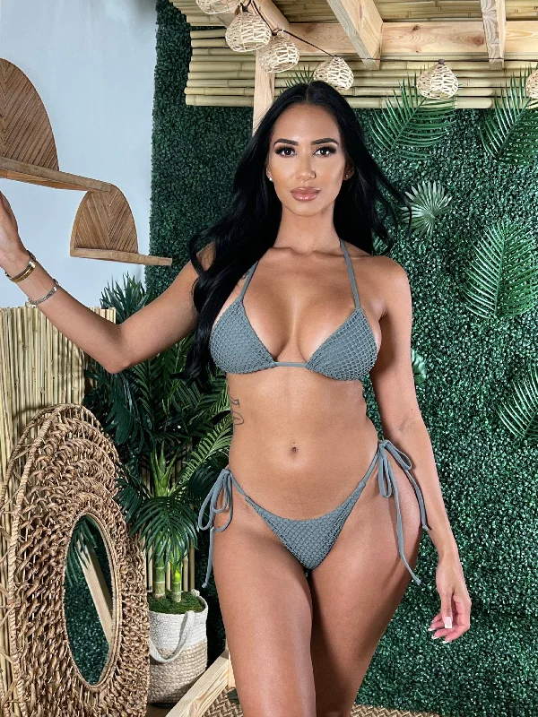 Metallic women swimwear with a shiny finish for a glamorous poolside lookTULUM CHEEKY SCRUNCH BOTTOM- GRAY Metallic women swimwear with a shiny finish for a glamorous poolside lookTULUM CHEEKY SCRUNCH BOTTOM- GRAY